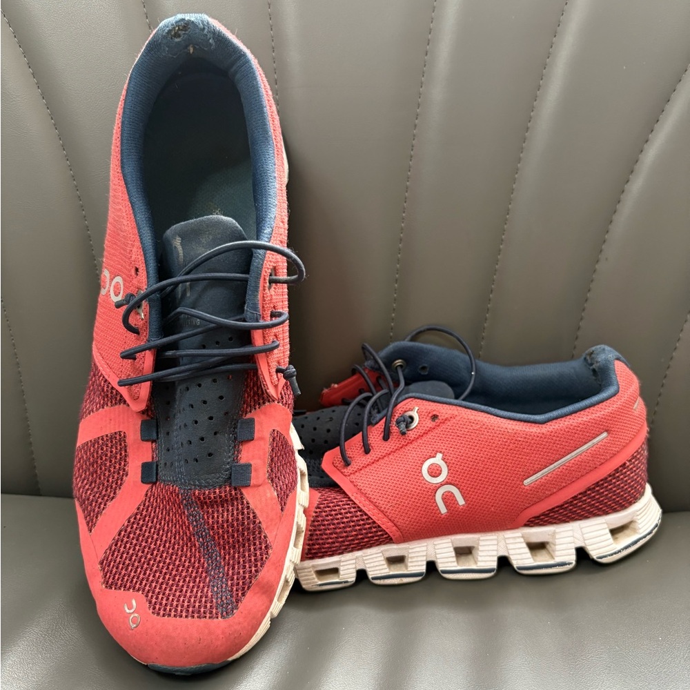 On Running Women’s Salmon & Navy Running Shoes size 8.5